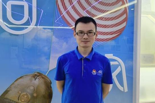 劉歡(神舟飛船回收著陸分系統結構子系統負責人) 劉歡(神舟飛船回收著陸分系統結構子系統負責人)
