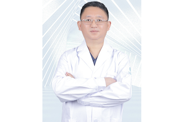 李志峰(重慶團圓口腔醫院種植中心技術院長) 李志峰(重慶團圓口腔醫院種植中心技術院長)