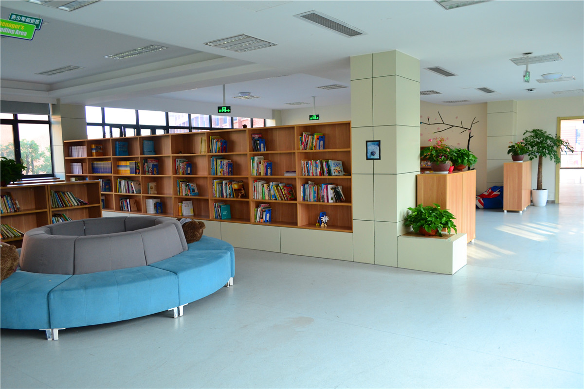 海亮外國語學校閱覽室