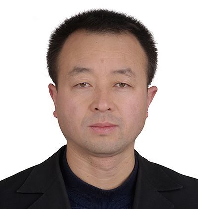 范育新 范育新