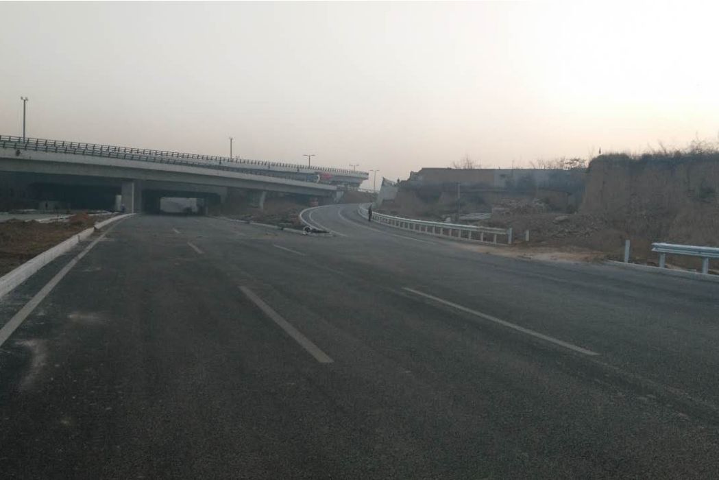 臥虎山路