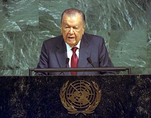 1998年，卡爾德拉在聯合國大會上發言