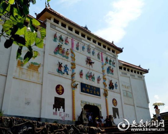 鵝塘村(湖南省新化縣西河鎮鵝塘村) 鵝塘村(湖南省新化縣西河鎮鵝塘村)