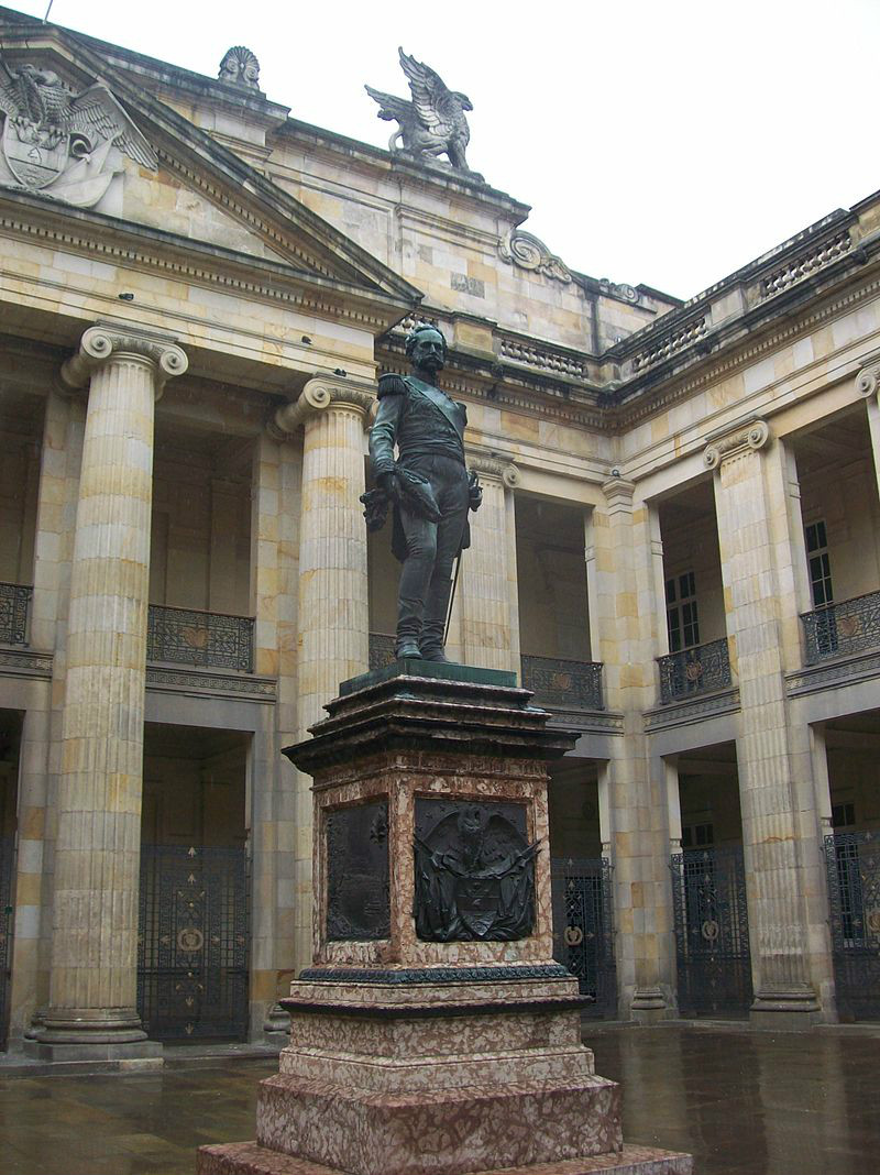 哥倫比亞國會大廈前莫斯克拉的雕像