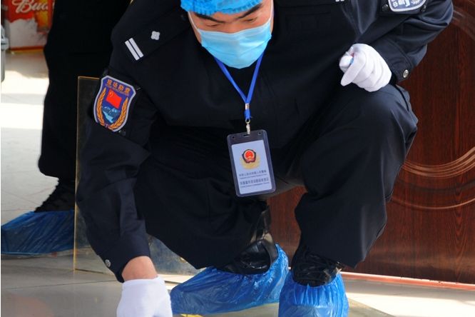 鮑立軍(吉林省伊通滿族自治縣公安局刑警大隊民警) 鮑立軍(吉林省伊通滿族自治縣公安局刑警大隊民警)