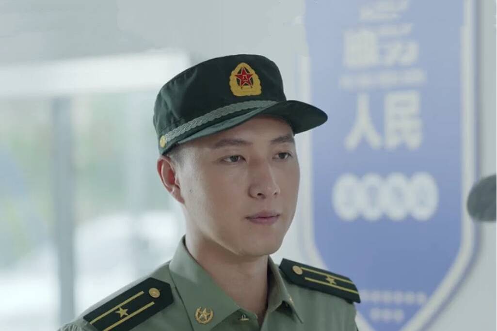 許文澤(軍旅劇《榮耀青春》中的角色) 許文澤(軍旅劇《榮耀青春》中的角色)