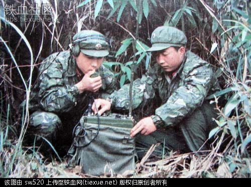 中國士兵在偵查地形