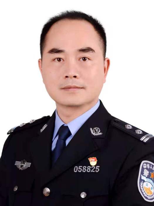 洪峰(浙江省金華市浦江縣副縣長、黨組成員、縣公安局局長) 洪峰(浙江省金華市浦江縣副縣長、黨組成員、縣公安局局長)