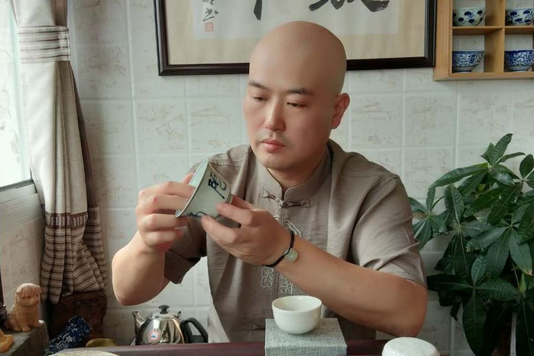 朱悅(香港文聯作家協會會員) 朱悅(香港文聯作家協會會員)