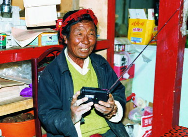 藏族老阿媽:終於聽到藏語廣播了!