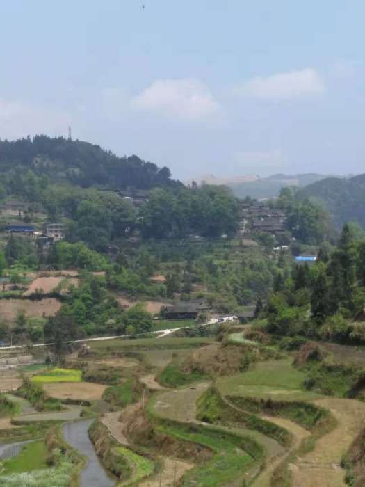 岩英村
