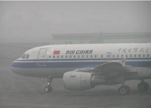 停靠在機場的中國國際航空公司班機