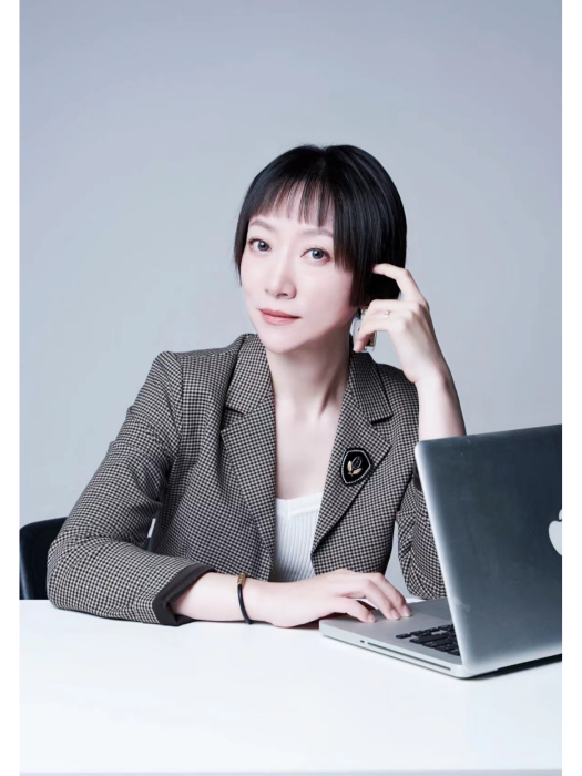 許婷婷(黑龍江省高榜通教育諮詢有限公司董事長) 許婷婷(黑龍江省高榜通教育諮詢有限公司董事長)