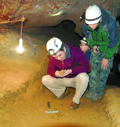 福岩洞發掘現場