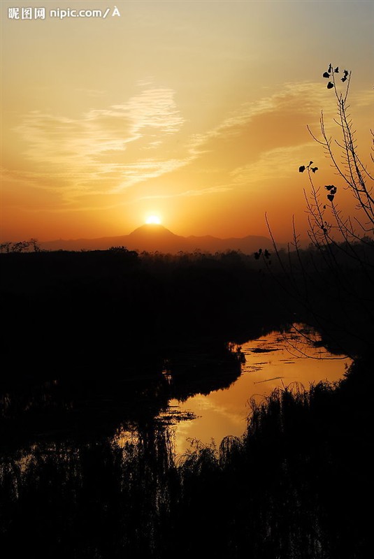 夕陽下的洧水