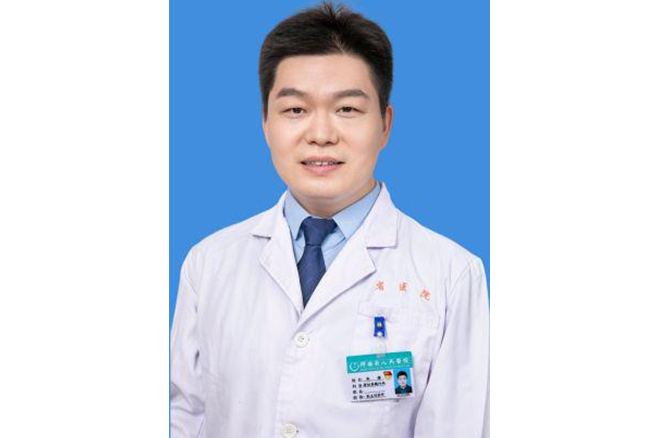 張鍇(河南省人民醫院脊柱脊髓外科副主任醫師,醫學博士) 張鍇(河南省人民醫院脊柱脊髓外科副主任醫師,醫學博士)