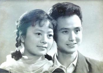 1966年曉艇與妻子王竹慧的結婚照