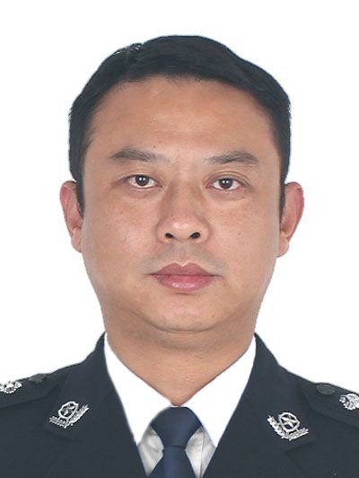 吳偉(四川省成都市公安局天府新區分局黨委委員、副局長) 吳偉(四川省成都市公安局天府新區分局黨委委員、副局長)