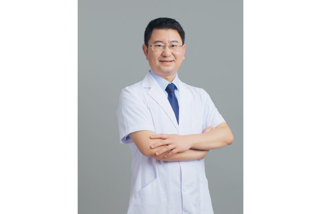 彭滿強(瀏陽愛爾眼科醫院院長) 彭滿強(瀏陽愛爾眼科醫院院長)