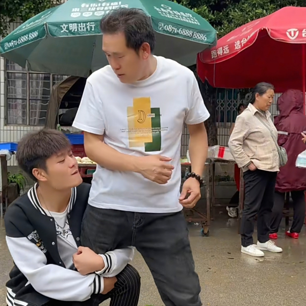 周買平 周買平