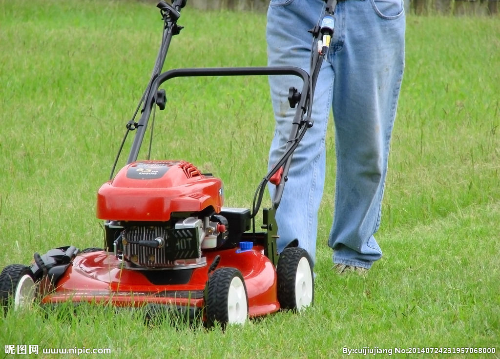 割草機(用於修剪草坪、植被等的機械工具)