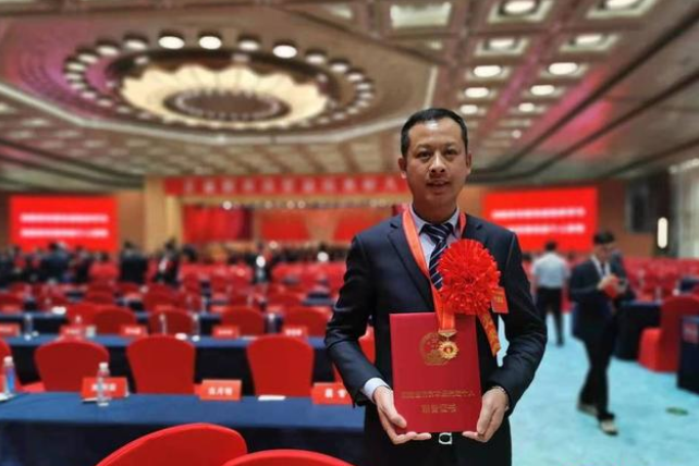 張煉(湖南省工業設備安裝有限公司建築分公司經理) 張煉(湖南省工業設備安裝有限公司建築分公司經理)