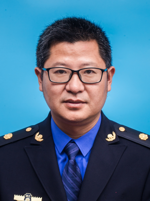 吳偉鋒(浙江省台州市仙居縣綜合行政執法局副局長) 吳偉鋒(浙江省台州市仙居縣綜合行政執法局副局長)