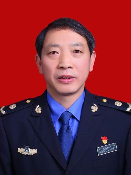 何志前 何志前
