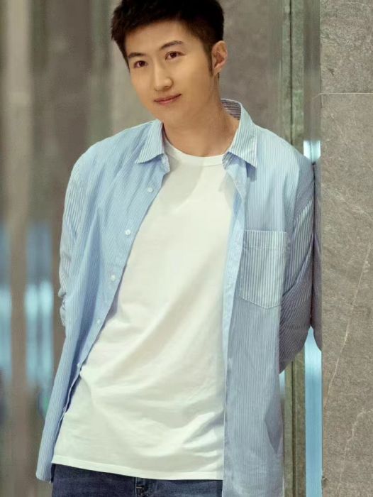 方丘(女性情感都市劇《溫暖的,甜蜜的》中的男配角) 方丘(女性情感都市劇《溫暖的,甜蜜的》中的男配角)