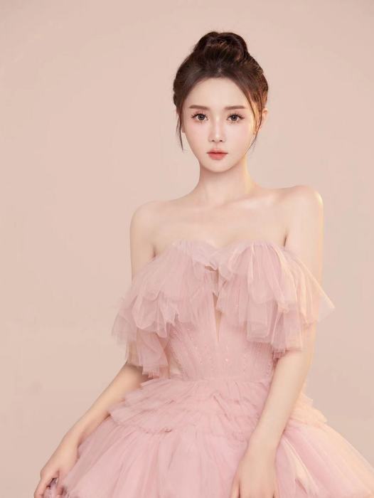 王娜菲