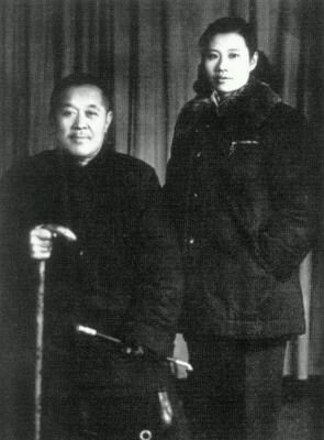 回婉華與相聲大師張壽臣 攝於1960年
