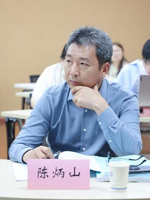 陳炳山(新華日報經濟部主任)