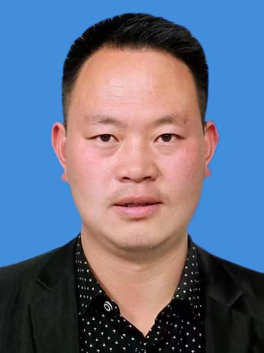 李林(四川省甘孜藏族自治州巴塘縣蘇哇龍鄉黨委副書記、鄉長)