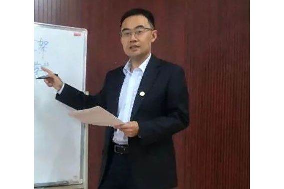 崔義中(遠大控股董事) 崔義中(遠大控股董事)