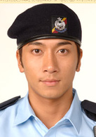 學警出更
