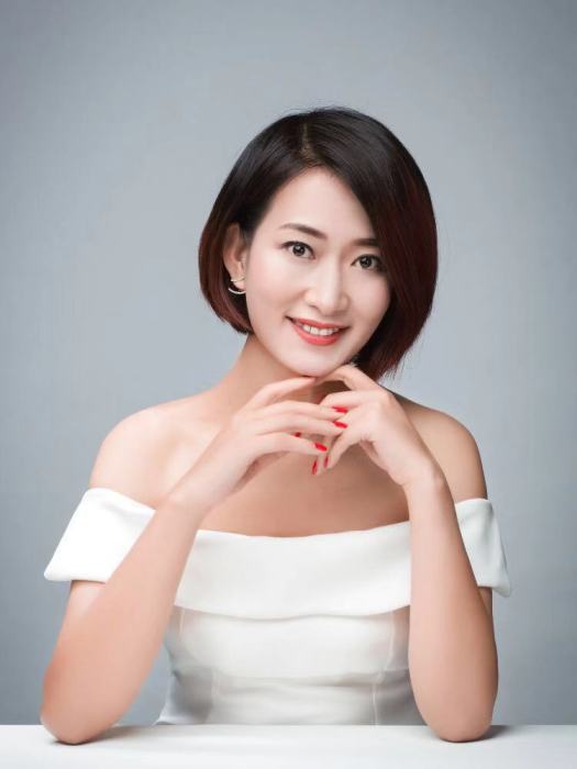 何麗娟(成都雲聚教育諮詢有限公司執行董事兼總經理) 何麗娟(成都雲聚教育諮詢有限公司執行董事兼總經理)