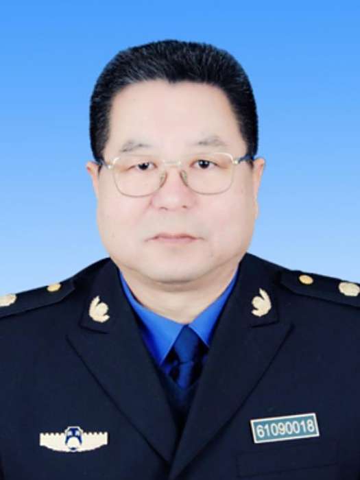李明皓(陝西省榆林市城市管理執法局四級調研員) 李明皓(陝西省榆林市城市管理執法局四級調研員)
