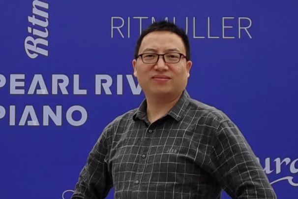 黃曉東(四川輕化工大學音樂學院副院長) 黃曉東(四川輕化工大學音樂學院副院長)