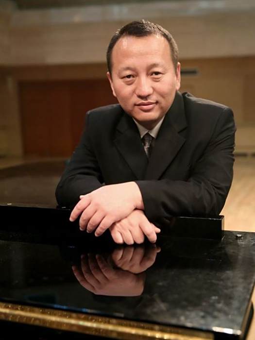 鄭野(瀋陽音樂學院聲樂系聲樂鋼琴伴奏副教授) 鄭野(瀋陽音樂學院聲樂系聲樂鋼琴伴奏副教授)