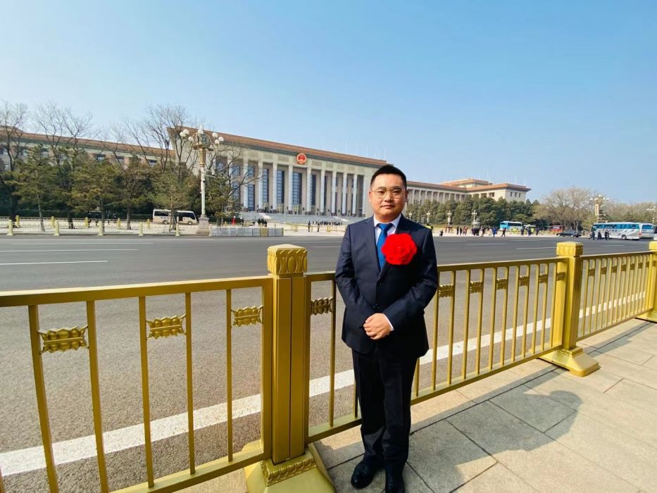 王德偉(東華大學附屬實驗學校教師) 王德偉(東華大學附屬實驗學校教師)