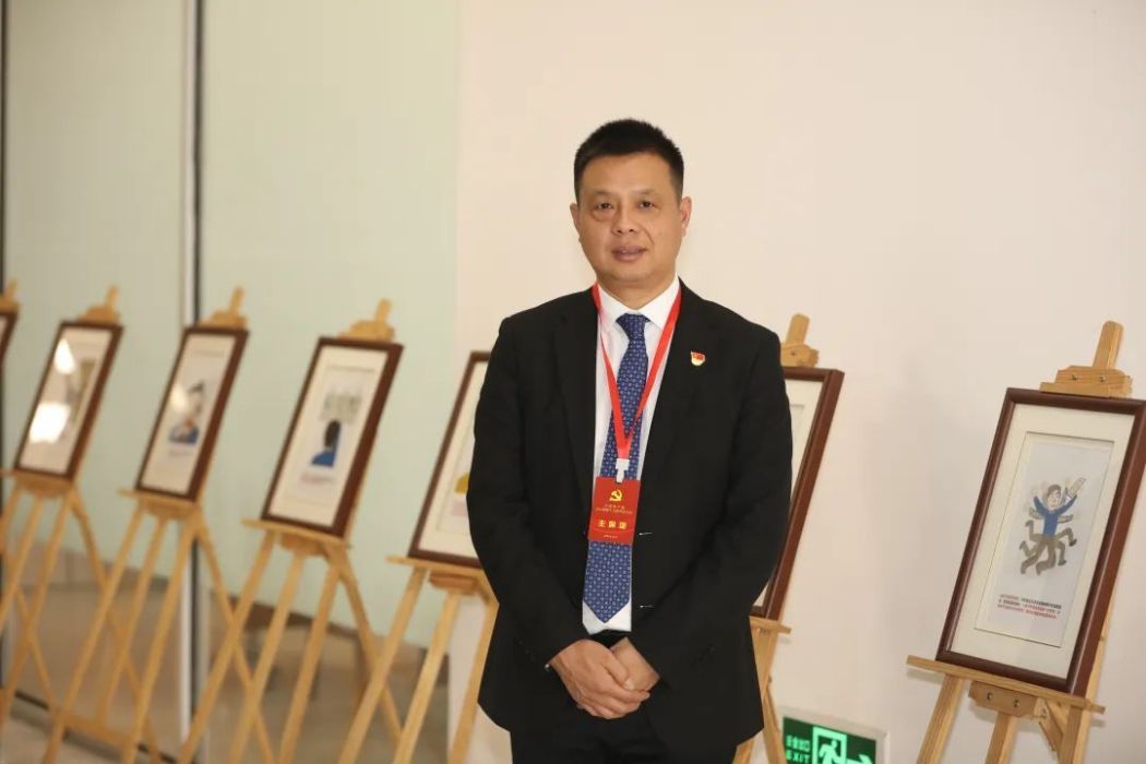 陸榮傑(第十四屆全國人大代表,浙江省嘉興市嘉善縣大雲鎮繆家村黨委書記、村委會主任) 陸榮傑(第十四屆全國人大代表,浙江省嘉興市嘉善縣大雲鎮繆家村黨委書記、村委會主任)