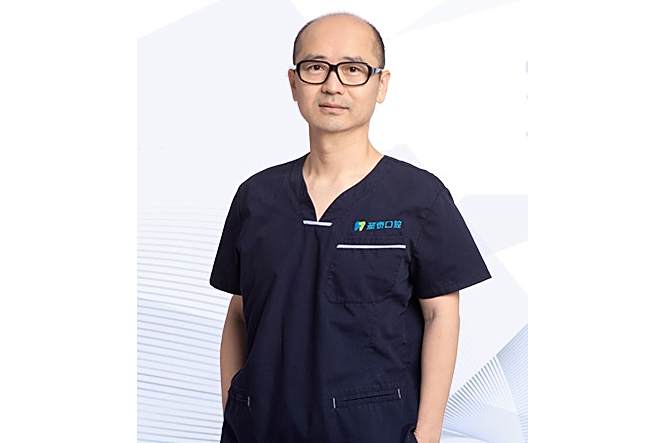 張學鵬(瀋陽市口腔醫院口腔正畸科主任醫師) 張學鵬(瀋陽市口腔醫院口腔正畸科主任醫師)