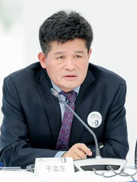 於孟生(臨沂臨工機械集團有限公司總裁、臨工重機股份有限公司董事長) 於孟生(臨沂臨工機械集團有限公司總裁、臨工重機股份有限公司董事長)