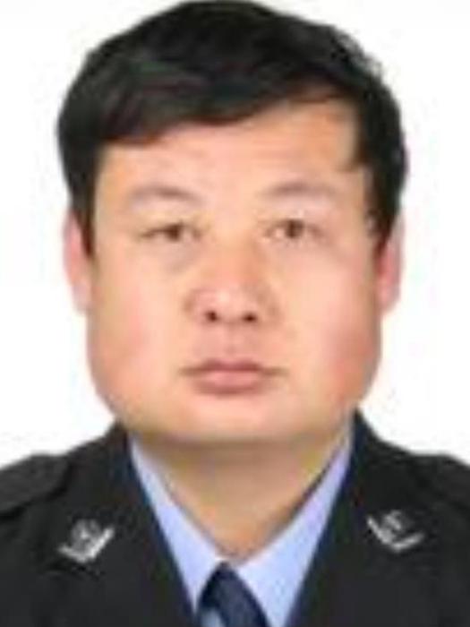 李東(山東省德州市禹城市公安局黨委委員、一級警長) 李東(山東省德州市禹城市公安局黨委委員、一級警長)