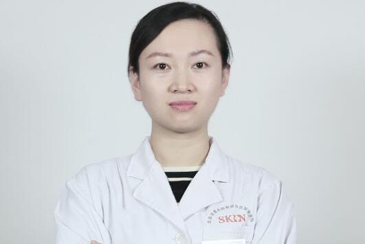 張美艷(北京華醫中西醫結合皮膚病醫院皮膚科主任) 張美艷(北京華醫中西醫結合皮膚病醫院皮膚科主任)