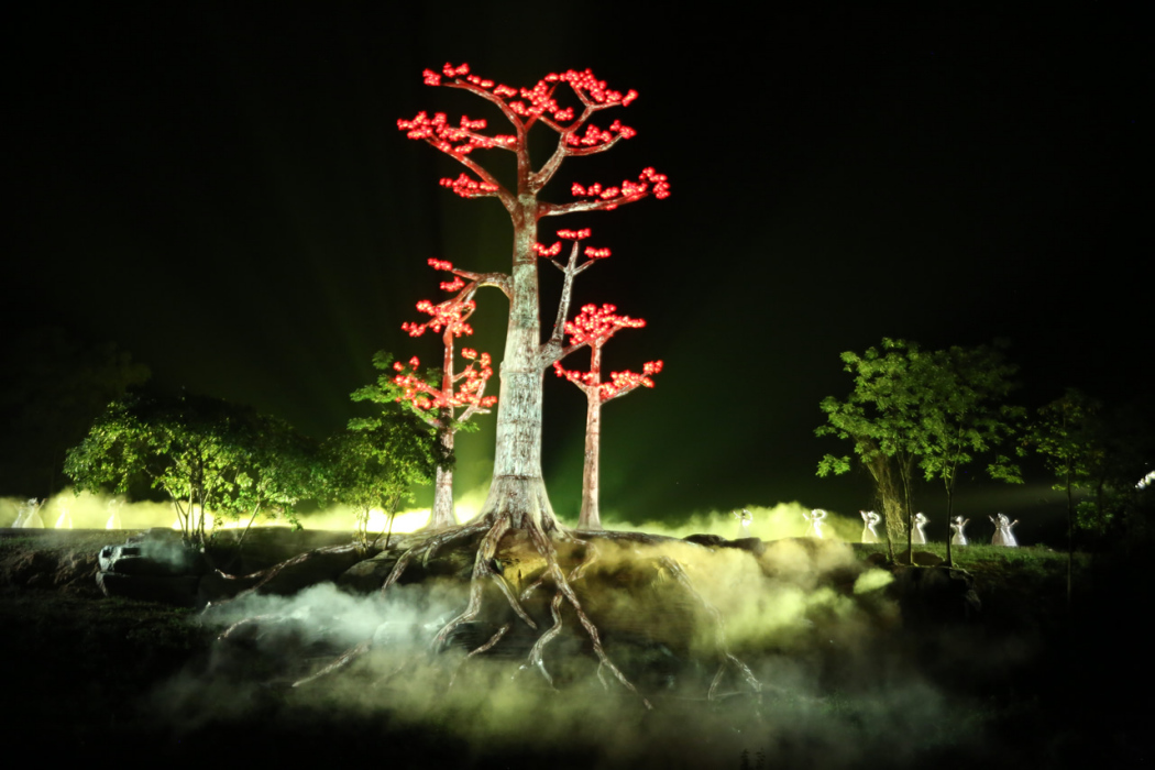 花山(廣西左江音畫夜遊) 花山(廣西左江音畫夜遊)