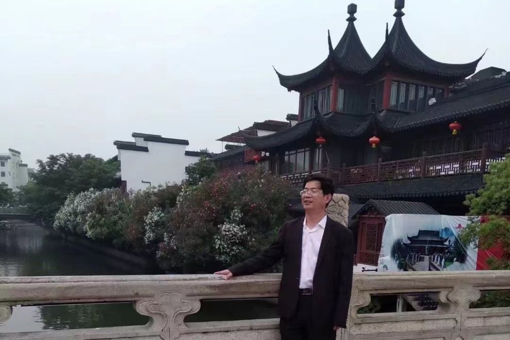 余顯斌(作家) 余顯斌(作家)