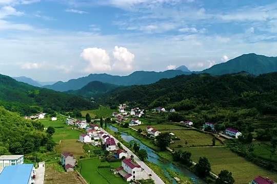 余河村(河南省信陽市新縣泗店鄉下轄村) 余河村(河南省信陽市新縣泗店鄉下轄村)