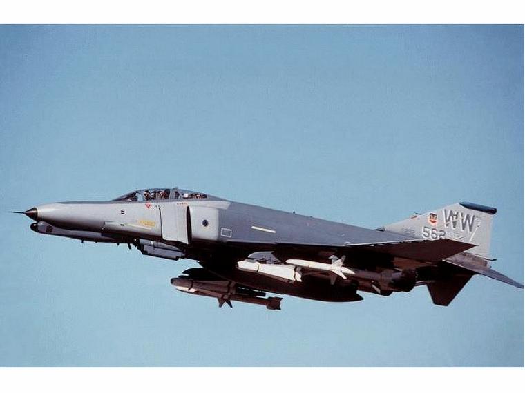 F-4G戰鬥機掛載AGM-88“哈姆”反輻射飛彈