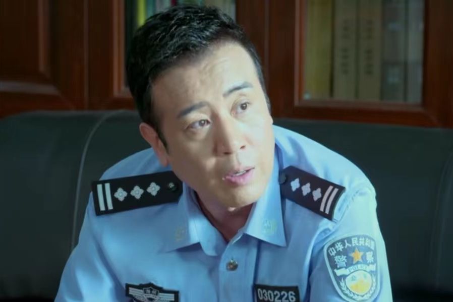 陳少峰(《追捕者》中的角色) 陳少峰(《追捕者》中的角色)